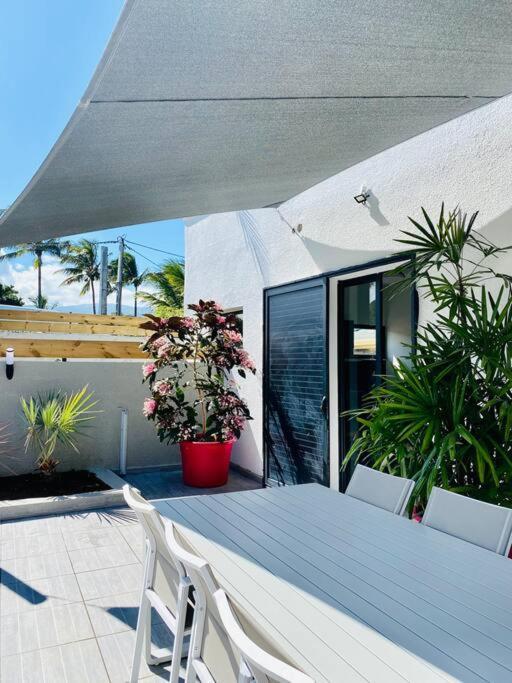 Villa Bois De Couleur Piscine Et Toit Terrasse Saint Pierre Exterior foto
